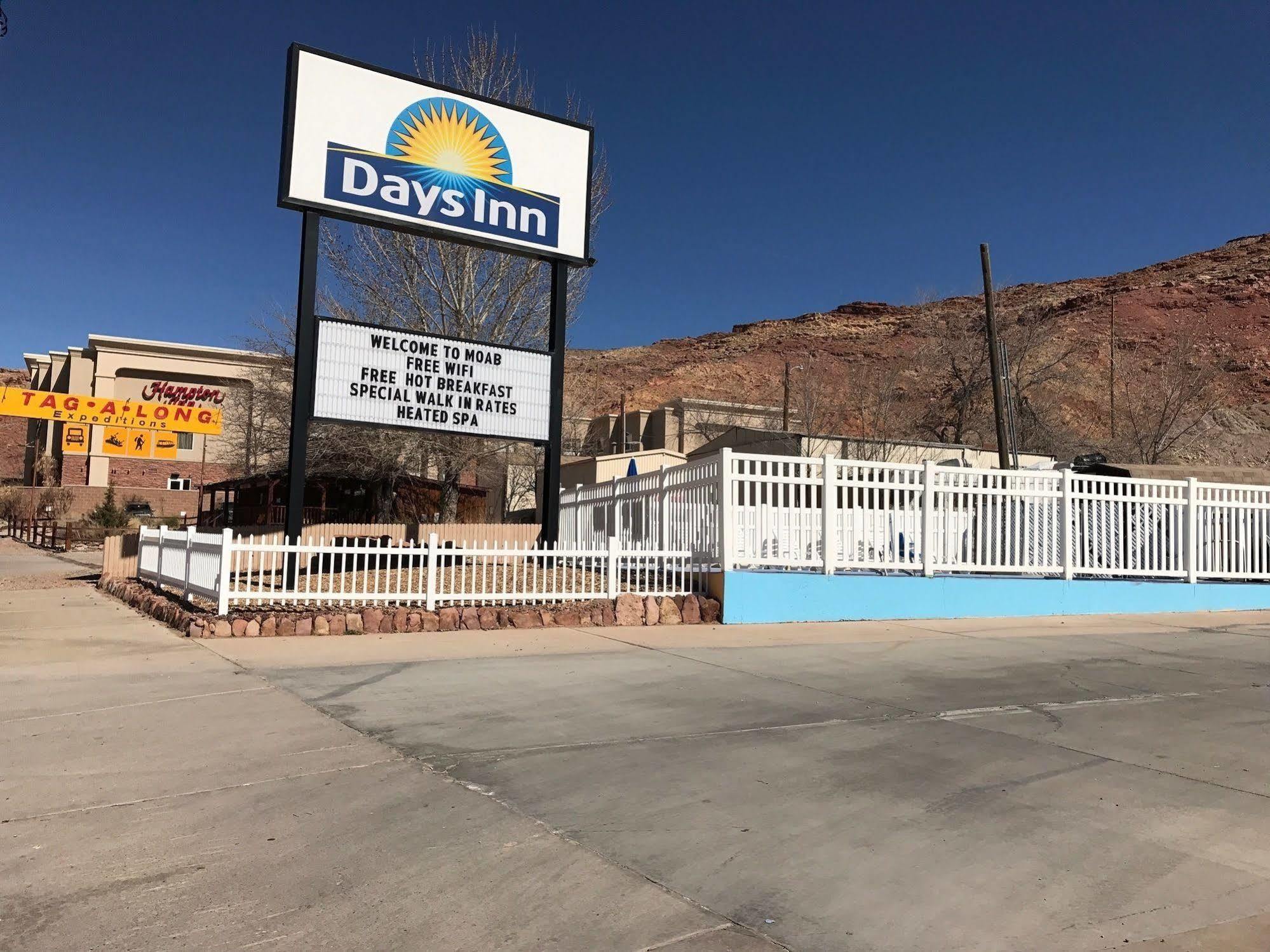 Days Inn By Wyndham Moab Exterior photo